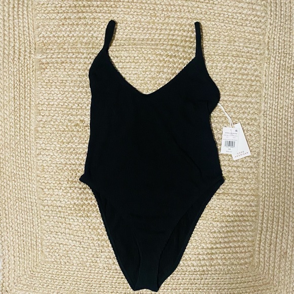 Good American Always fits one Piece - Picture 7 of 11